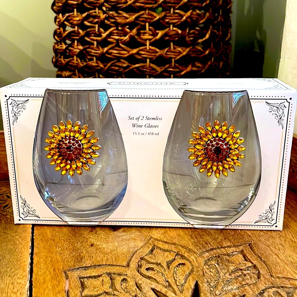 🍷Set of 2 Sunflower 🌻 Bejeweled Stemless Wine Glasses 🍷NEW IN BOX! - Picture 2 of 10